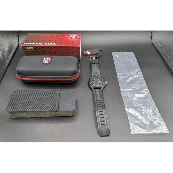 Luminox Sentry 43mm 0200 Series Carbon Black Dial Quartz Mens Watch XL.0201.BO - Picture 1 of 10